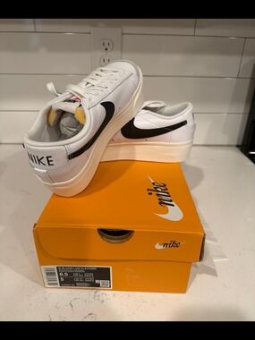 Nike White Low-Top Sneakers with Black Swoosh